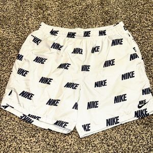 Nike shorts w/ pockets